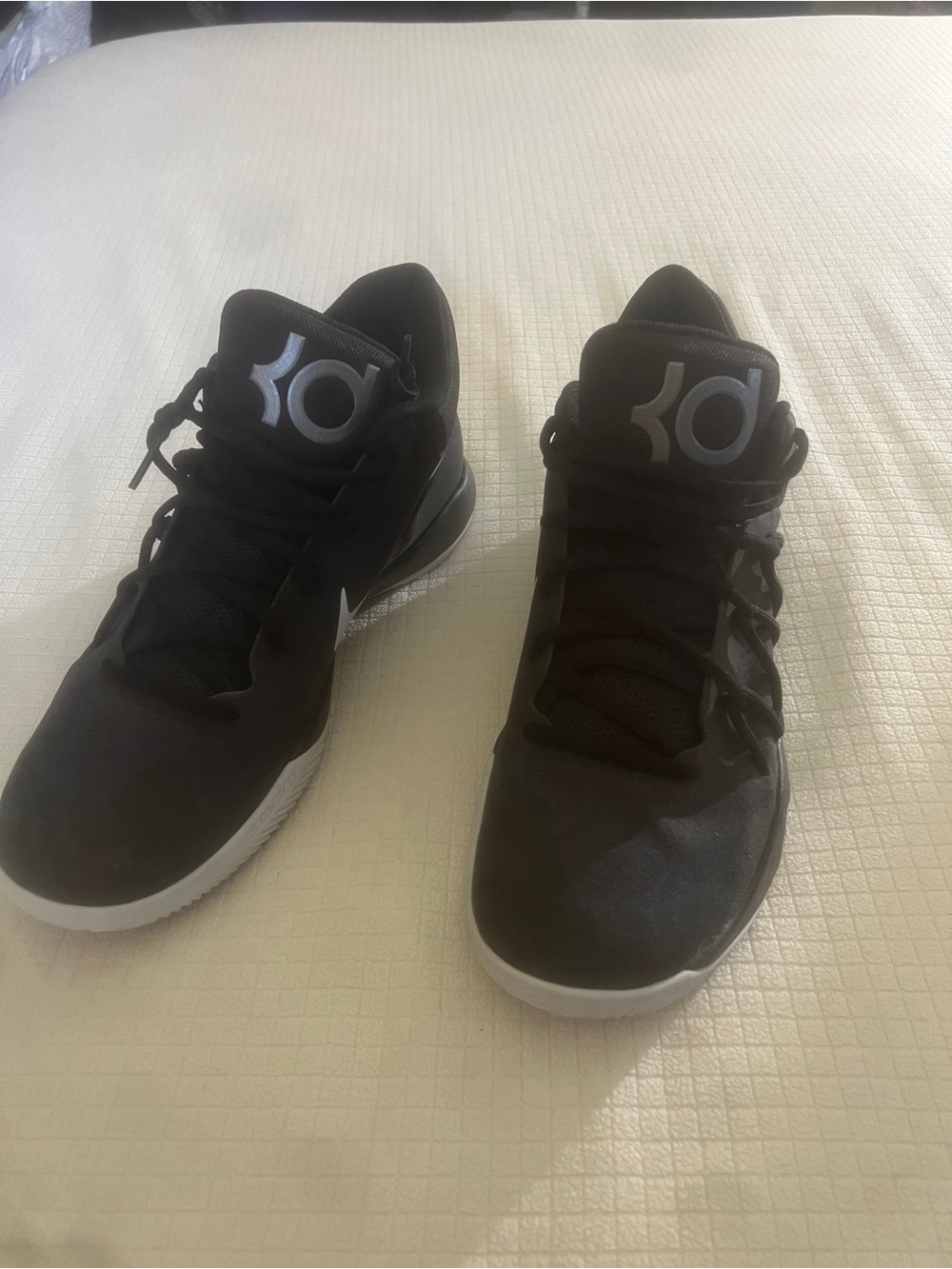 Nike Black KD Low-Top Basketball Shoes with White Soles Trey 5v 10.5